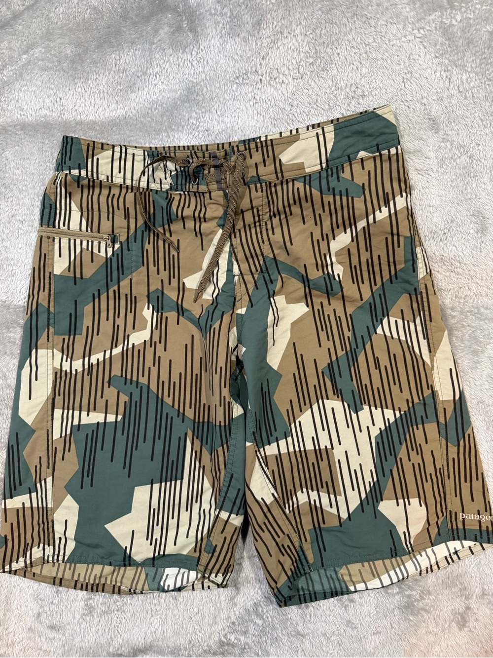 Patagonia Men's Camo Hybrid Shorts - Green/Tan/White sz 32